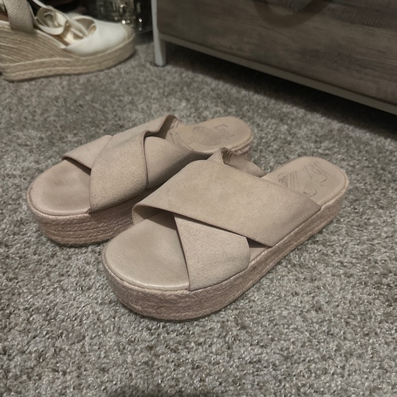 Nude platform espadrilles! - Picture 1 of 3